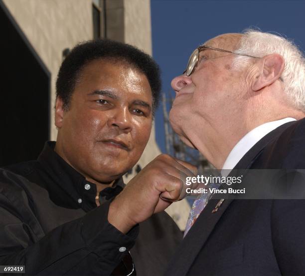 Muhammad Ali Rtpnd 391 Box Us Muhammad Ali Hollywood Star Ali Photos & High Res Pictures ...