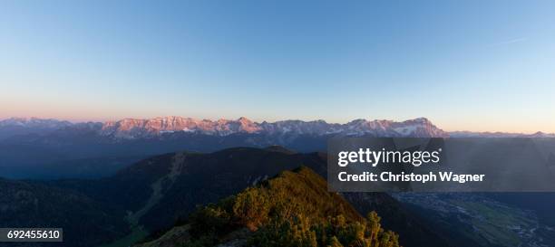 bavaria alps - wettersteingebirge - aussicht genießen 個照片及圖片檔