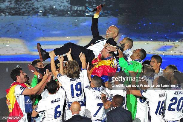 Zinedine Zidane, Cristiano Ronaldo, Pepe, Isco, Modric, Keylor Navas, Isco Alarcon, Sergio Ramos, Casemiro celebrate during the Real Madrid...
