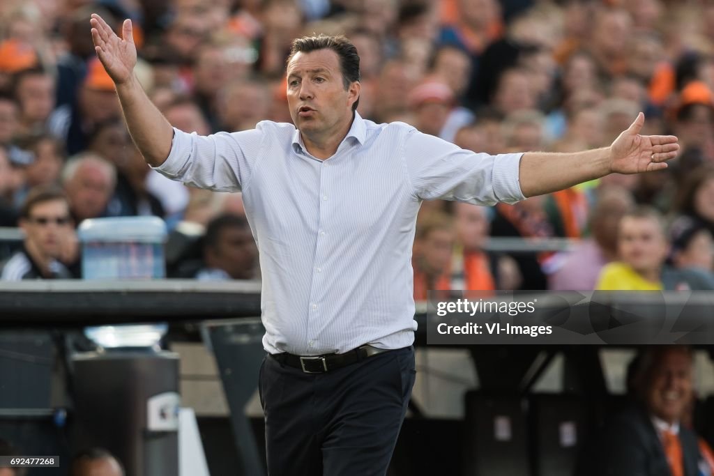 Wilmots does not want to talk about Schalke 04's finances and hopes for promotion
