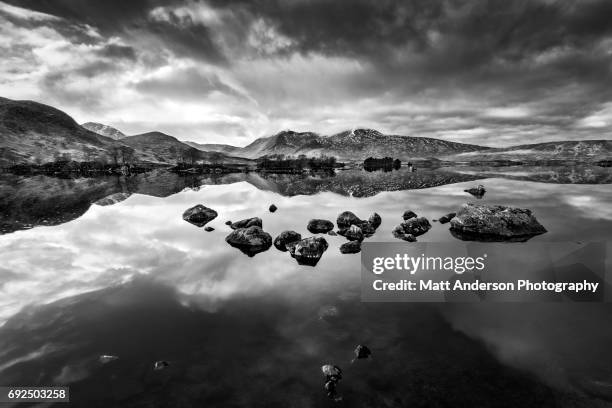 loch na h-achlaise #1 in bw - lochan na h'achlaise stock pictures, royalty-free photos & images