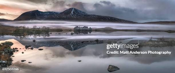 loch na h-achlaise #7 in color - lochan na h'achlaise stock pictures, royalty-free photos & images