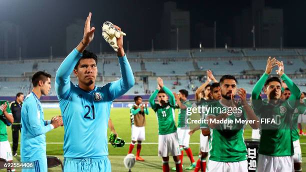 Abraham Romero of Mexico and his teammates thank their fans after their 1-0 loss to England in the FIFA U-20 World Cup Korea Republic 2017 Quarter...