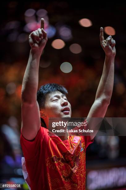 Ma Long celebrates after winning the Men's Singles Final match of the Table Tennis World Championship at Messe Duesseldorf on June 5, 2017 in...
