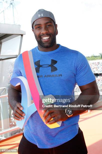 Judoka Teddy Riner poses with the Logo of the Paris 2024 Olympic Games Candidature at France Television french chanel studio during the 2017 French...