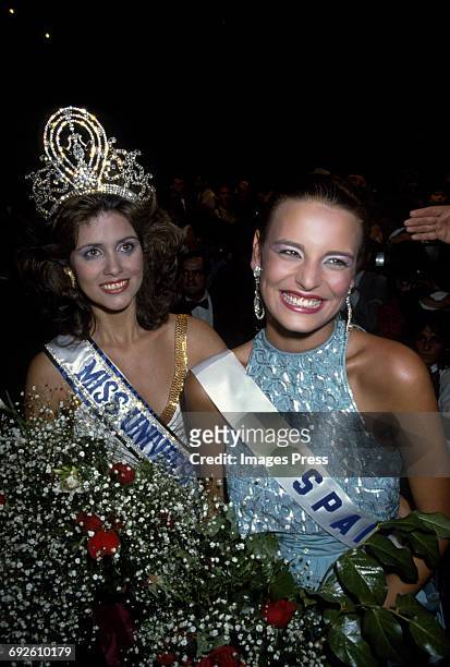 Newly crowned Miss Universe, Deborah Carthy-Deu and 1st Runner-Up Teresa Sanchez Lopez at the 1985 Miss Universe Pageant circa 1985 in Miami, Florida.