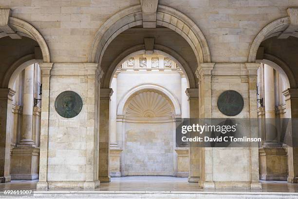 the 17th century venetian loggia, iraklio, crete - doric-arches photos et images de collection