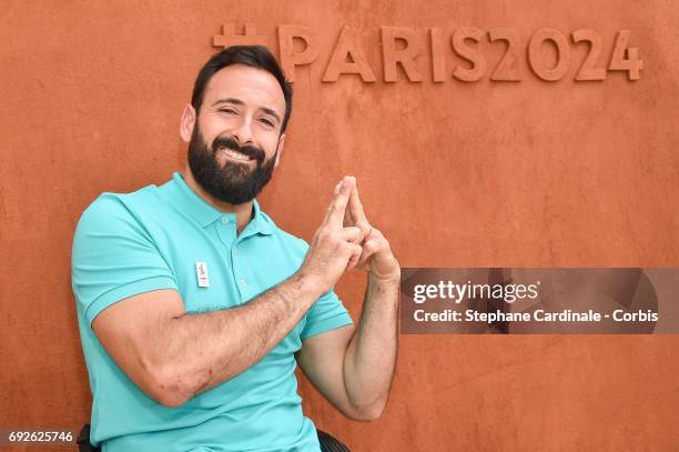 Tennis Player Michael Jeremiasz doing the signs of Paris 2024 as he attends the 2017 French Tennis Open - Day Nine at Roland Garros on June 5, 2017...