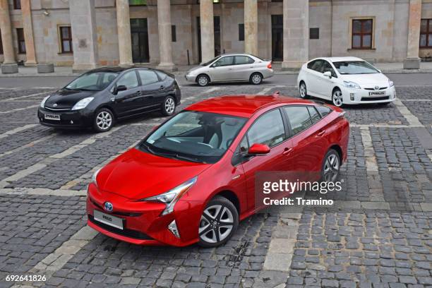 four generations of toyota prius vehicles - toyota prius stock pictures, royalty-free photos & images