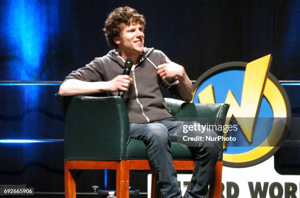 Jesse Eisenberg takes fans into the minds of Lex Luther and Mark Zuckerberg and how he found them within his own on the last day of Wizard World...