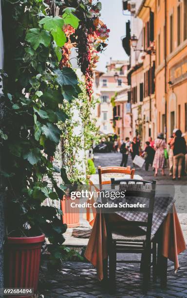 table for two - trastevere ストックフォトと画像