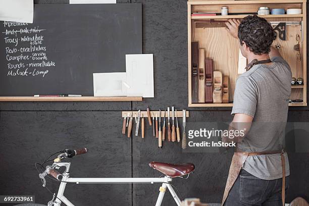 carpenter at his workshop - schürze mann rückansicht stock-fotos und bilder