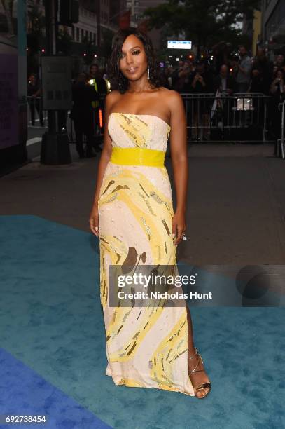 Kerry Washington attends the 2017 CFDA Fashion Awards Cocktail Hour at Hammerstein Ballroom on June 5, 2017 in New York City.