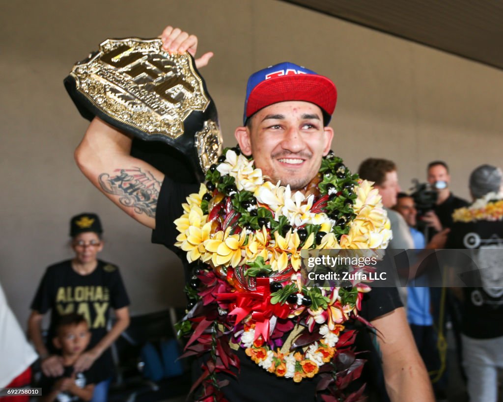 Max Holloway Arrives Home After Becoming the Undisputed UFC Featherweight Champion