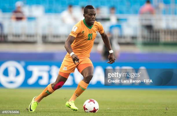 Boyd Musonda of Zambia runs with the ball during the FIFA U-20 World Cup Korea Republic 2017 Quarter Final match between Italy and Zambia at Suwon...
