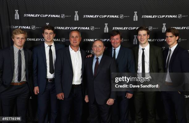 Casey Mittelstadt, Gabriel Vilardi, Paul Coffey, NHL commissioner Gary Bettman, Wayne Gretzky, Nolan Patrick and Nico Hischier pose together at the...