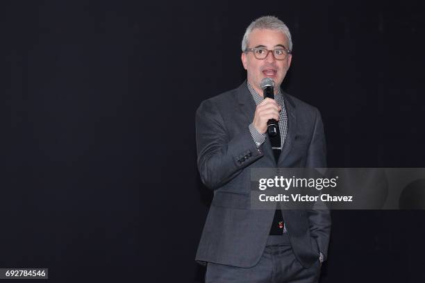 Film director Alex Kurtzman attends the unveiling of an art poster inspired by the film "The Mummy" made by artist Ricardo Garcia "Kraken" at Museo...