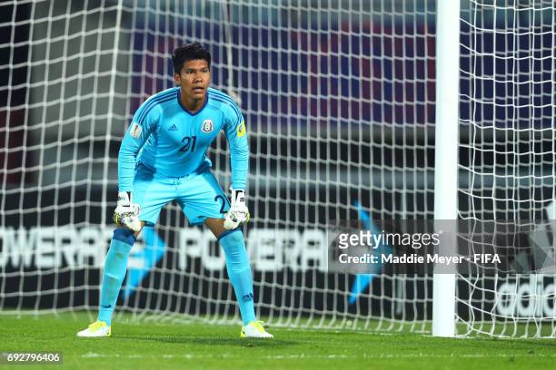 Abraham Romero of Mexico directs his defense during the FIFA U-20 World Cup Korea Republic 2017 Quarter Final match between Mexico and England at...