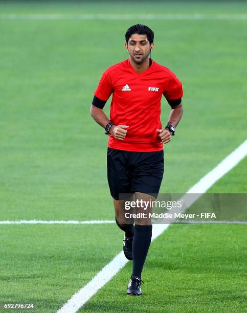 Referee Mohammed Abdullah Hassan warms up before the FIFA U-20 World Cup Korea Republic 2017 Quarter Final match between Mexico and England at...