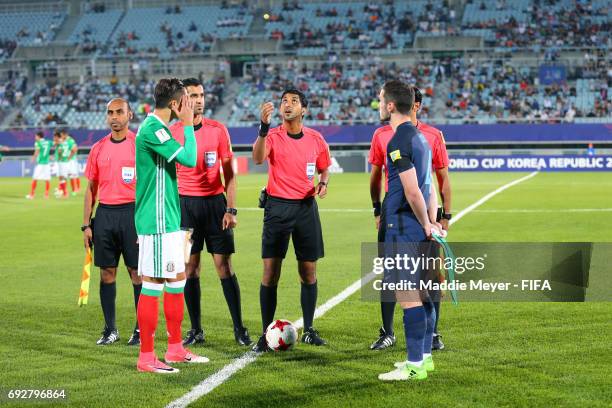 Referee Mohammed Abdullah Hassan flips the coin with Alan Cervantes of Mexico and Lewis Cook of England before the FIFA U-20 World Cup Korea Republic...