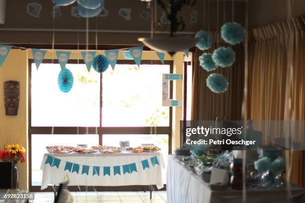 sweets and candy table. - babyshower stockfoto's en -beelden