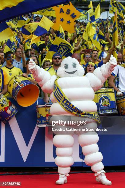 Bibendum, the Michelin Man, greets the Clermont fans before the Top 14 final match between ASM Clermont Auvergne and RC Toulon at Stade de France on...