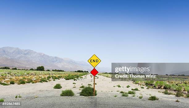 end of the road sign - the end foto e immagini stock