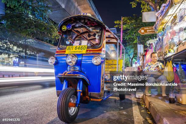patpong, a tuk tuk (or auto rickshaw) - bangkok patpong stock pictures, royalty-free photos & images