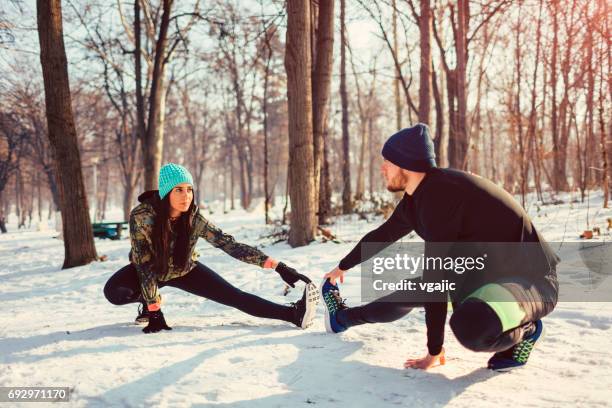 squadra in esecuzione - dedizione foto e immagini stock