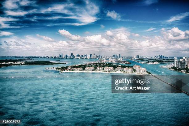 wide angle aerial view of miami florida - porto de miami dade imagens e fotografias de stock