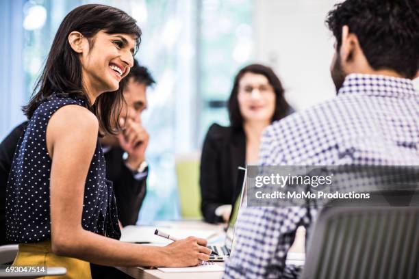 coworkers having meeting in modern business office - cool modern mann büro business stock-fotos und bilder