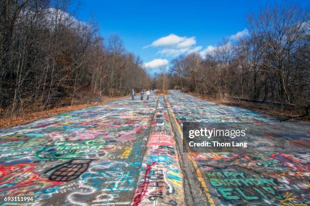 graffiti covered highway, centralia, pennsylvania - central america fotografías e imágenes de stock