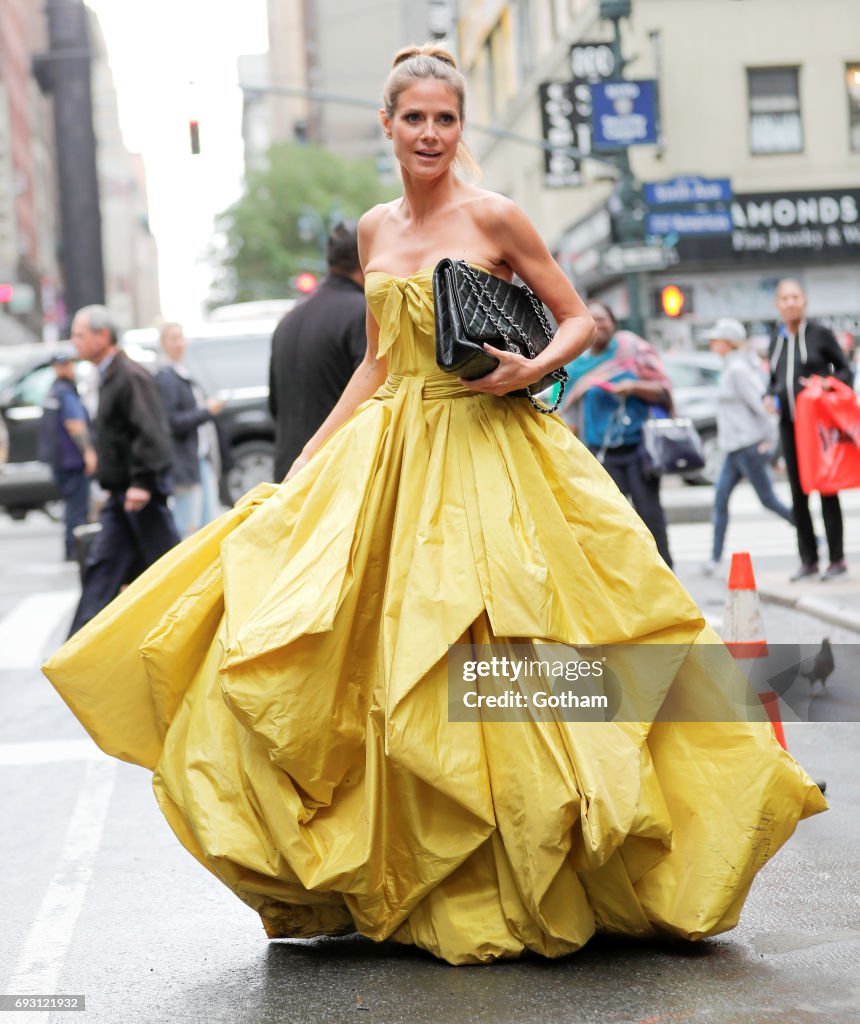 Heidi Klum does a photoshoot in a canary yellow Zac Posen dress for News  Photo - Getty Images