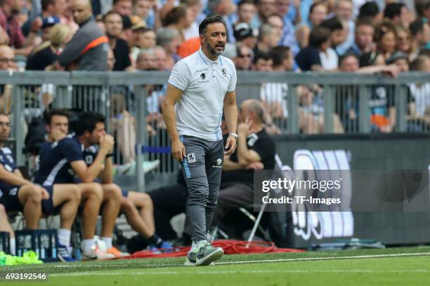 Head coach Vítor Pereira of 1860 Munich looks on during the Second Bundesliga Playoff second leg match between TSV 1860 Muenchen and Jahn Regensburg...