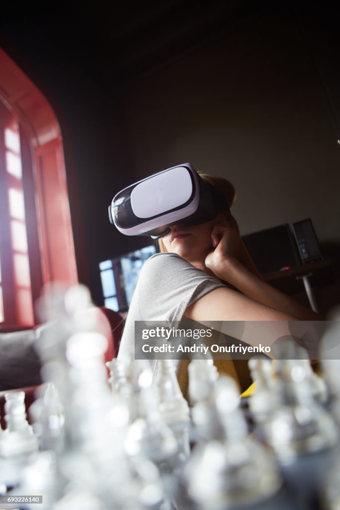 People Using Virtual Reality - Brief