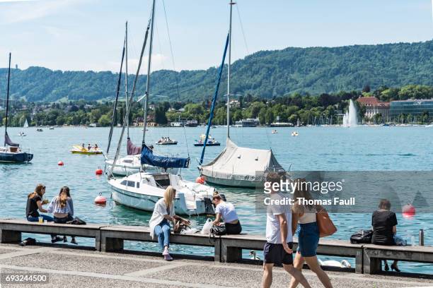 young people by the side of lake zurich - lake zurich stock pictures, royalty-free photos & images