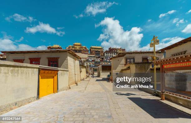 songzanlin monastery - songzanlin monastery stock pictures, royalty-free photos & images