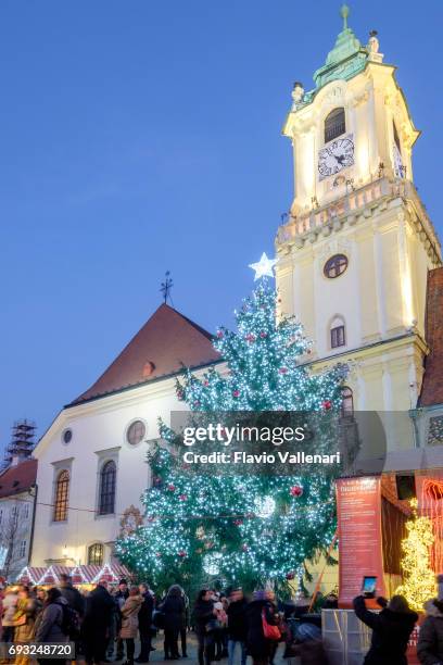 bratislava at christmas, the hlavné námestie (main square)-slovakia - slovacchia stock pictures, royalty-free photos & images