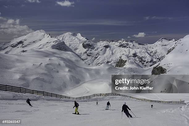 skiers and snowboarders. - estância de esqui de zurs imagens e fotografias de stock