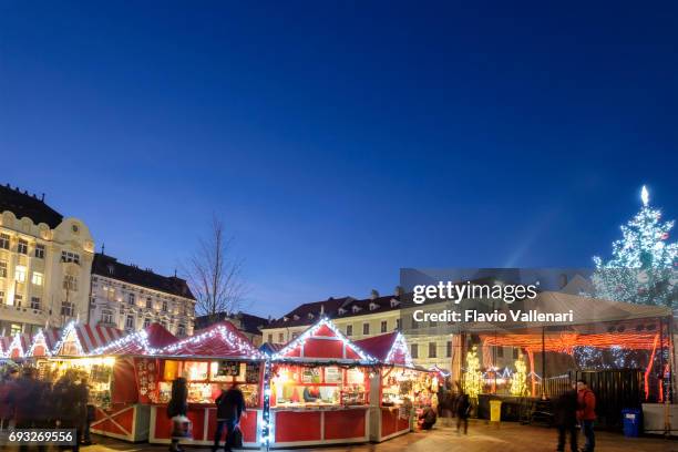 bratislava at christmas, the hlavné námestie (main square)-slovakia - slovacchia stock pictures, royalty-free photos & images