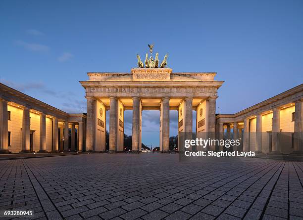 brandenburg gate - brandenburg gate stock pictures, royalty-free photos & images
