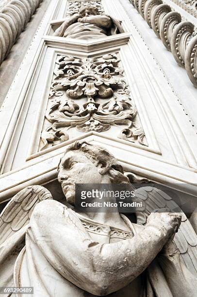 facade of santa maria del fiore, florence, italy - altorrelieve fotografías e imágenes de stock