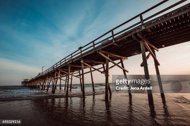 ocean pier - atlantic beach north carolina fotografías e imágenes de stock