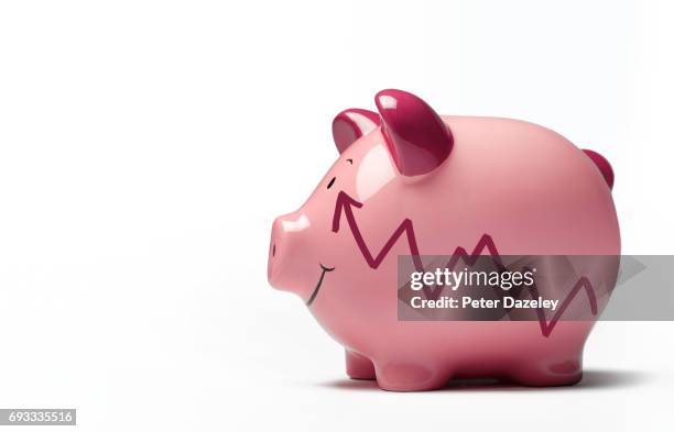 piggy bank with graph going up - rente stockfoto's en -beelden