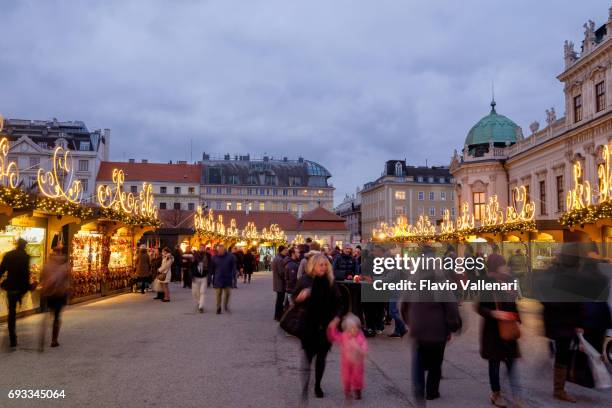 vienna at christmas, the belvedere - austria - belvedere palace vienna imagens e fotografias de stock