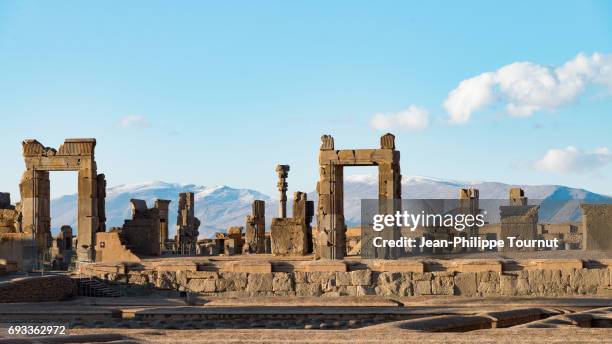 ruins of  persepolis, the ancient ceremonial capital of the achaemenid, near shiraz, fars province, iran - iran landschaft stock-fotos und bilder