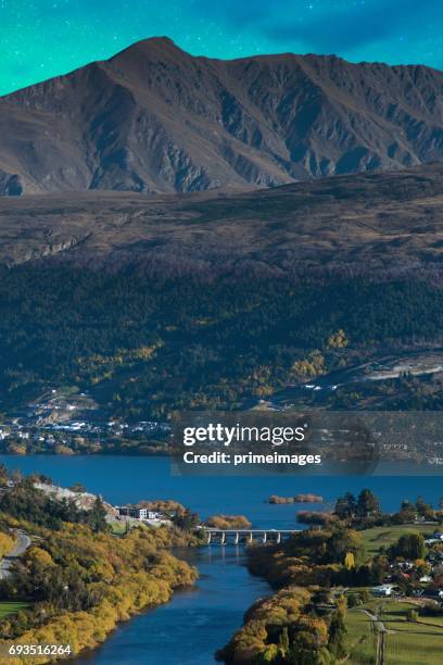 paesaggio naturale panoramico nell'isola meridionale della nuova zelanda con via lattea - arrowtown foto e immagini stock