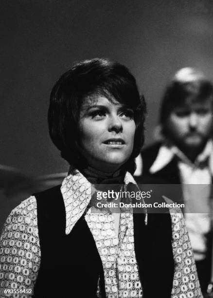 Mary Arnold of Kenny Rogers and the First Edition performs on "This Is Tom Jones" TV show in circa 1970 in Los Angeles, California .