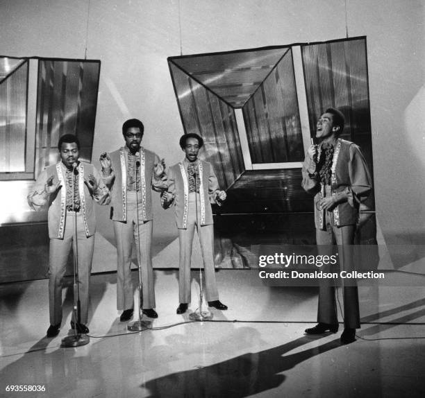 Pete Moore, Bobby Rogers, Ronnie White and Smokey of Smokey Robinson and the Mircales performs on "This Is Tom Jones" TV show in circa 1970 in Los...