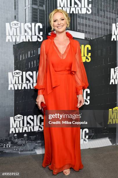 Acress Katherine Heigl attends the 2017 CMT Music Awards at the Music City Center on June 7, 2017 in Nashville, Tennessee.